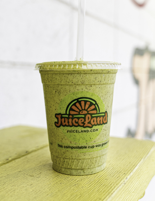 JuiceLand Wundershowzen Smoothie with almond milk, banana, spinach, hemp protein, peanut butter